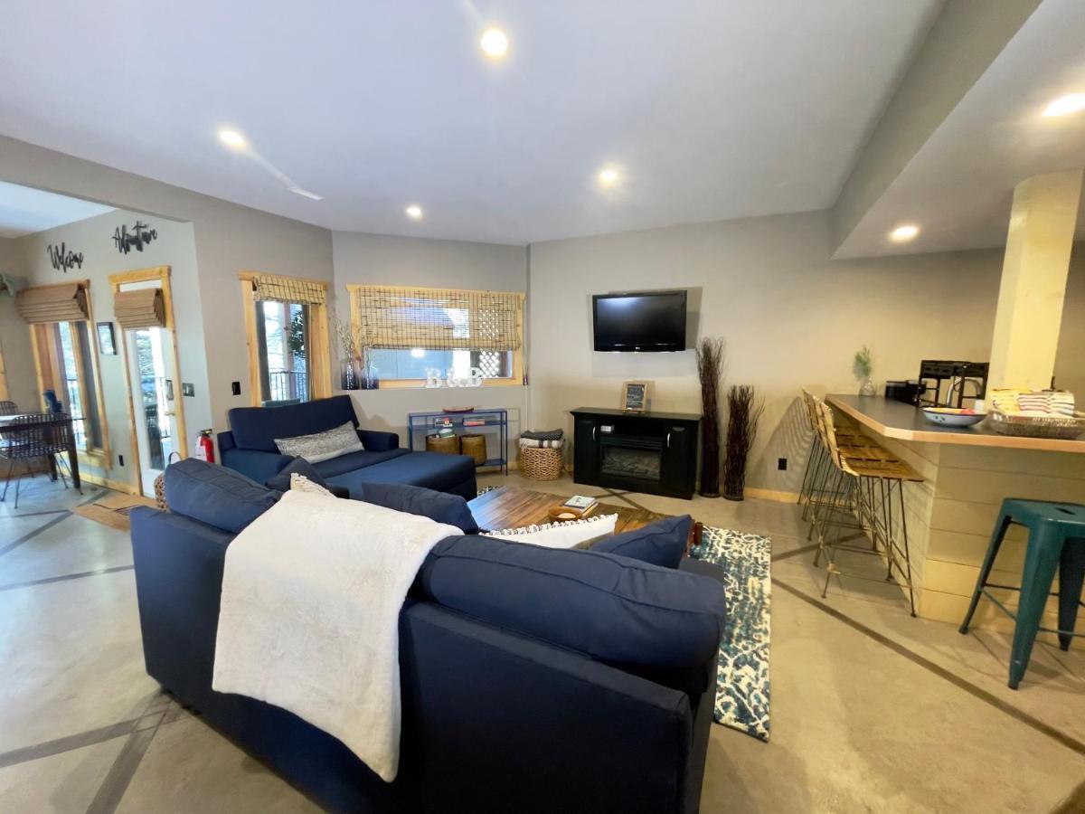 Blanchard Mountain Bnb 캔모어 외부 사진
