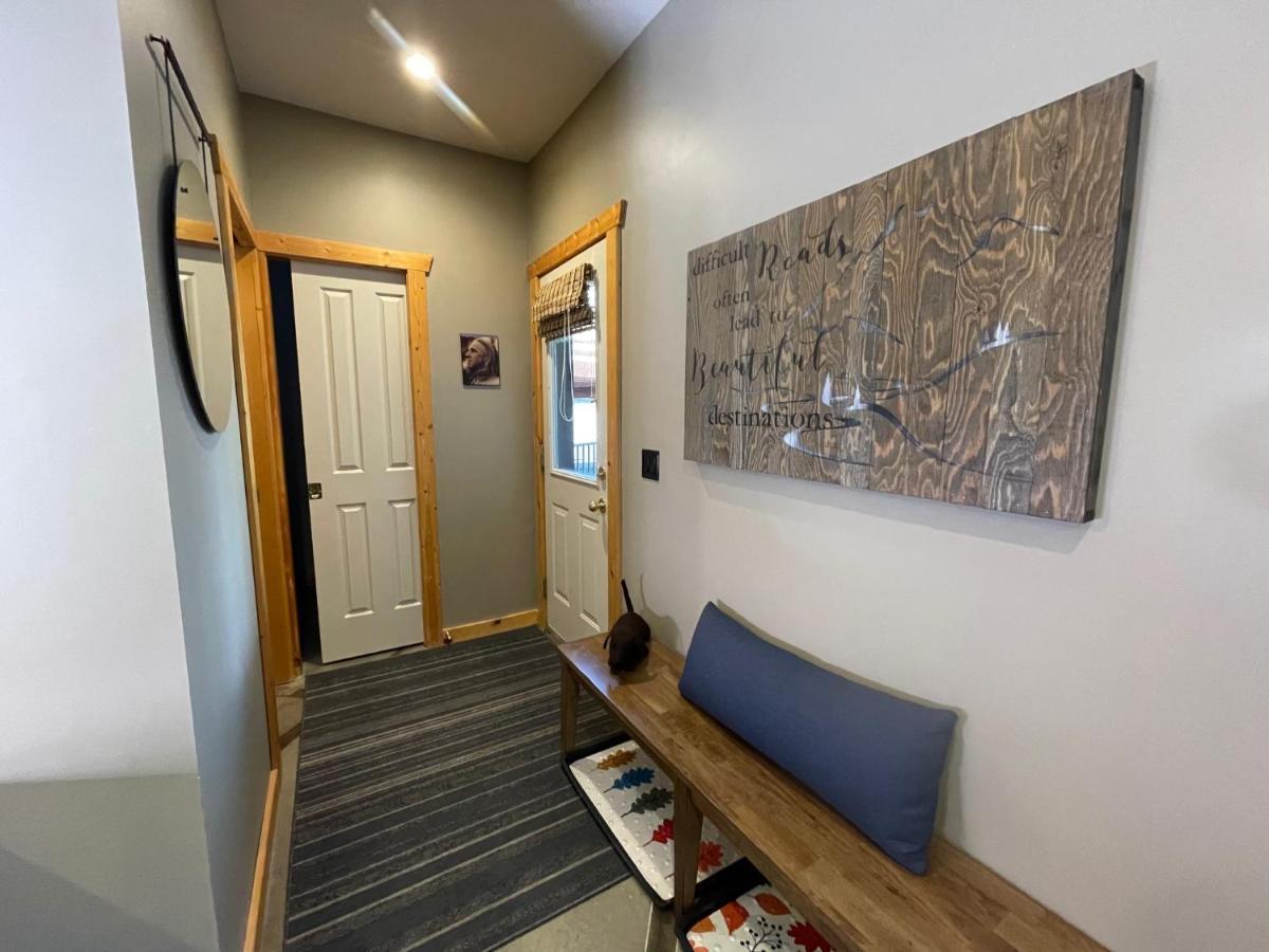 Blanchard Mountain Bnb 캔모어 외부 사진